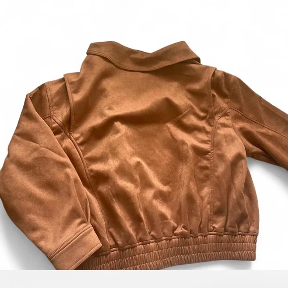 Lioness Kenny Bomber! - Picture 2 of 9